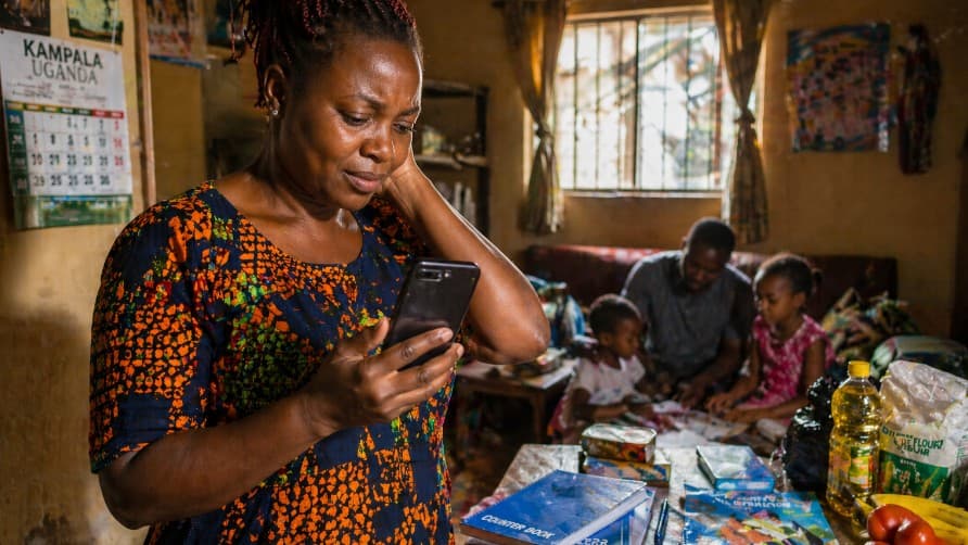 Ouganda : les transferts d’argent de la diaspora bientôt criminalisés ?
