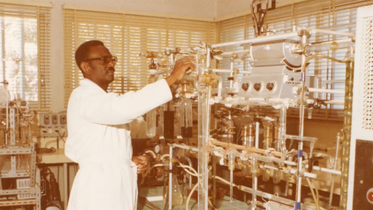 Cheikh Anta Diop : l’intellectuel africain qui a bouleversé l’histoire officielle